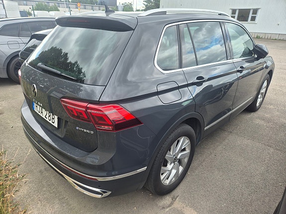 Volkswagen Tiguan 3 of 4