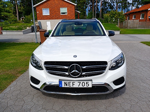 Mercedes-Benz GLC250 d 2 of 4