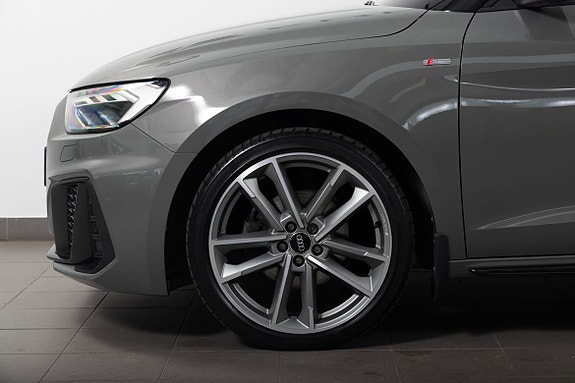 Audi A1 4 of 5