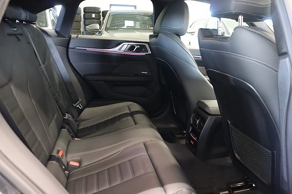BMW i4 14 of 30