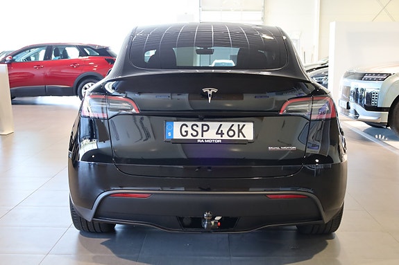 Tesla Model Y 5 of 5