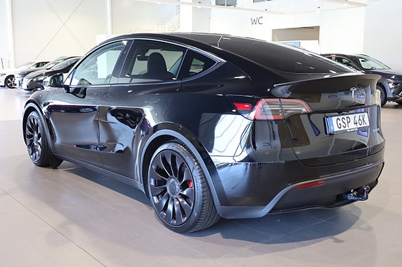 Tesla Model Y 4 of 5