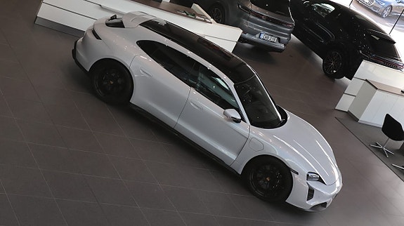 Porsche Taycan GTS 4 of 5