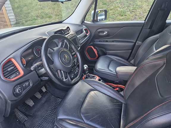 Jeep Renegade 5 of 5