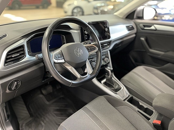 Volkswagen T-Roc 8 of 17