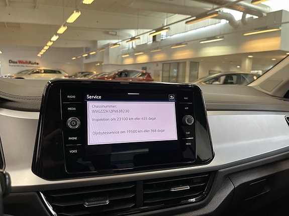 Volkswagen T-Roc 13 of 17