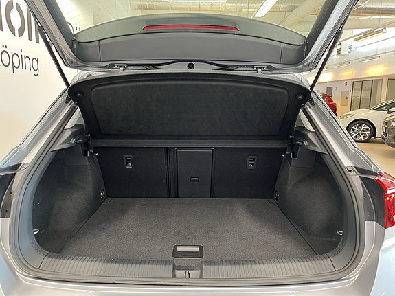 Volkswagen T-Roc 16 of 17