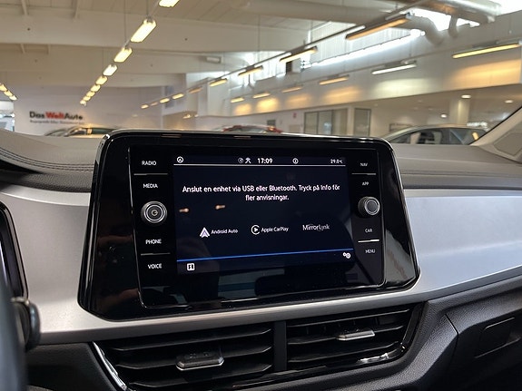 Volkswagen T-Roc 11 of 17
