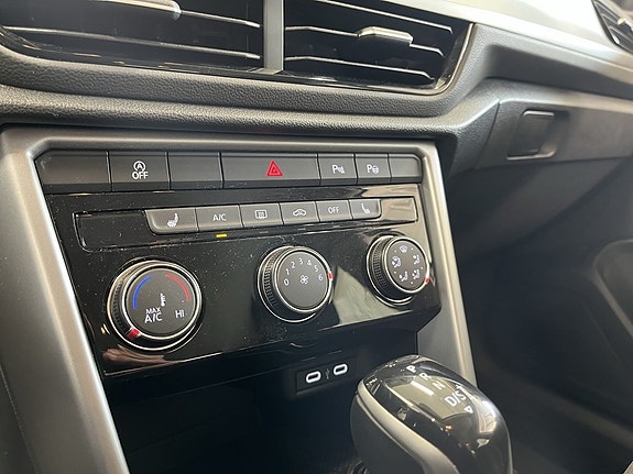 Volkswagen T-Roc 17 of 17