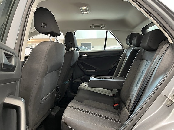 Volkswagen T-Roc 9 of 17