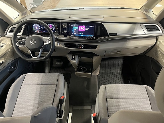 Volkswagen Multivan 12 of 25