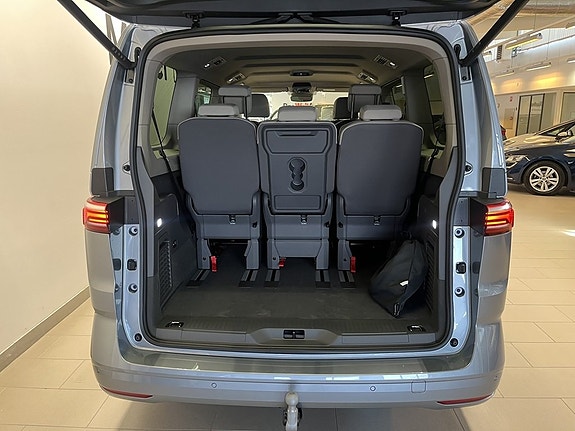 Volkswagen Multivan 17 of 25