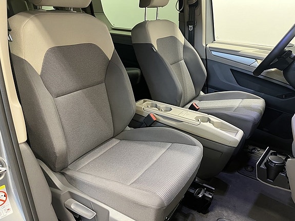 Volkswagen Multivan 14 of 25