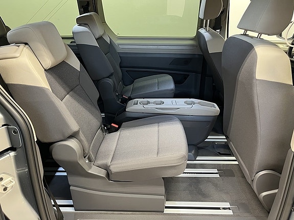 Volkswagen Multivan 11 of 25