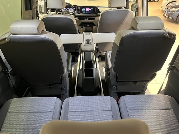 Volkswagen Multivan 8 of 25