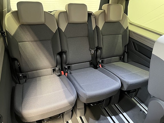 Volkswagen Multivan 9 of 25