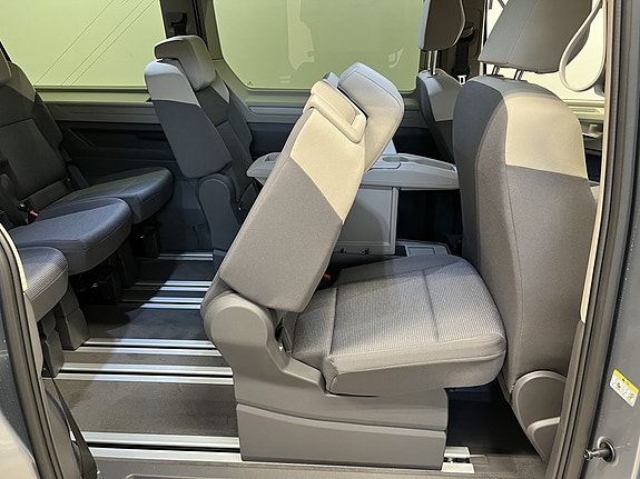 Volkswagen Multivan 10 of 25