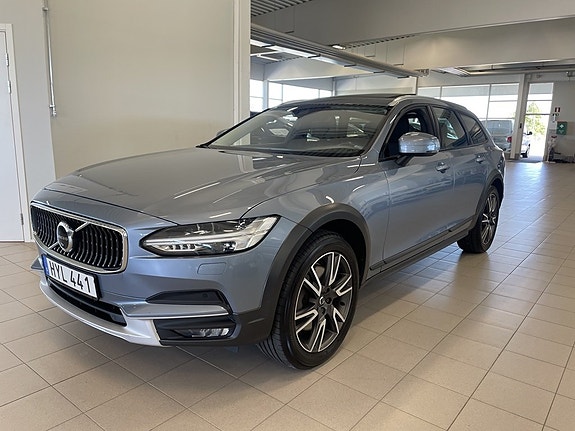 Volvo V90 Cross Country 3 of 5