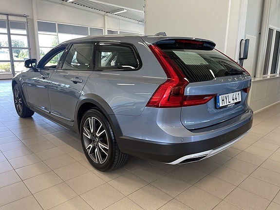 Volvo V90 Cross Country 4 of 5