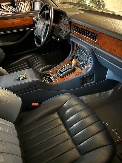 Jaguar XJ 3 of 5