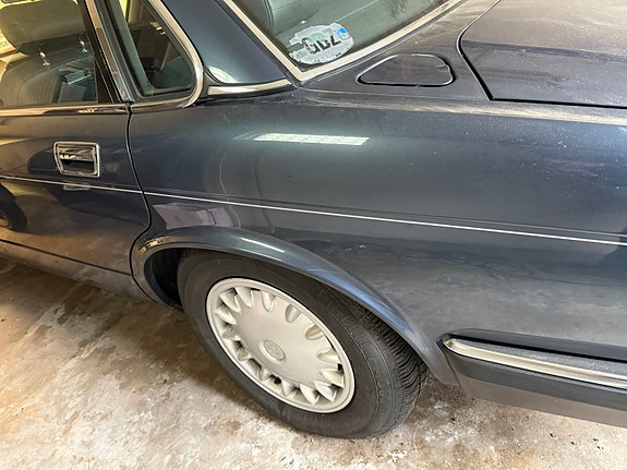 Jaguar XJ 5 of 5