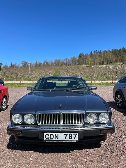 Jaguar XJ 10 of 11