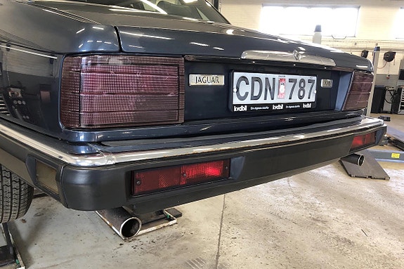 Jaguar XJ 8 of 11