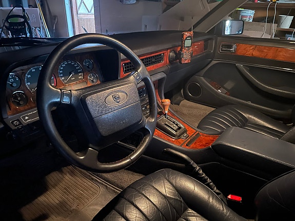 Jaguar XJ 9 of 11