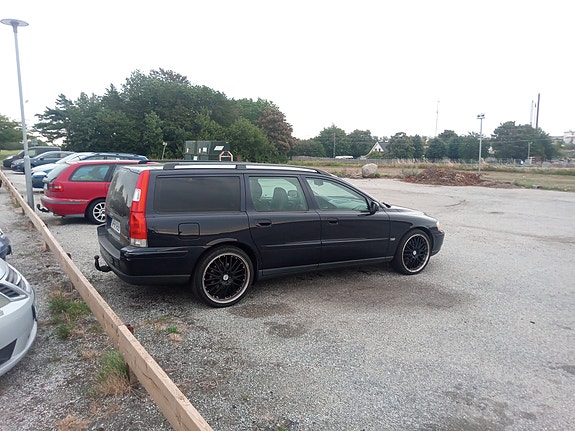 Volvo V70 3 of 10