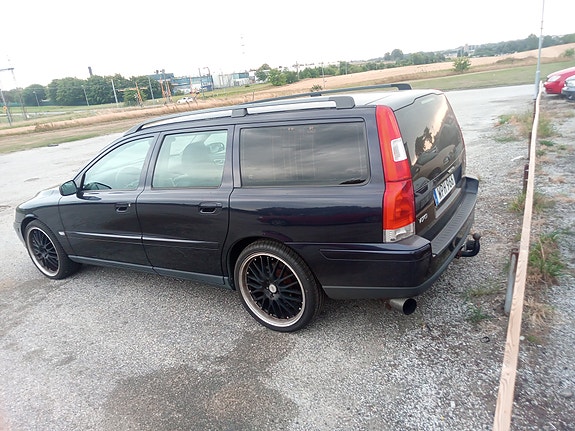 Volvo V70 2 of 10