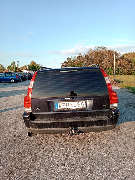 Volvo V70 4 of 5