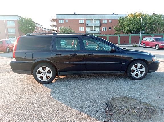 Volvo V70 3 of 5