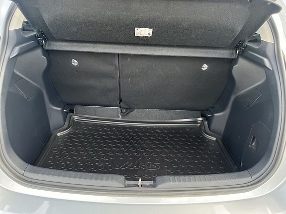 Toyota Yaris 10 of 10