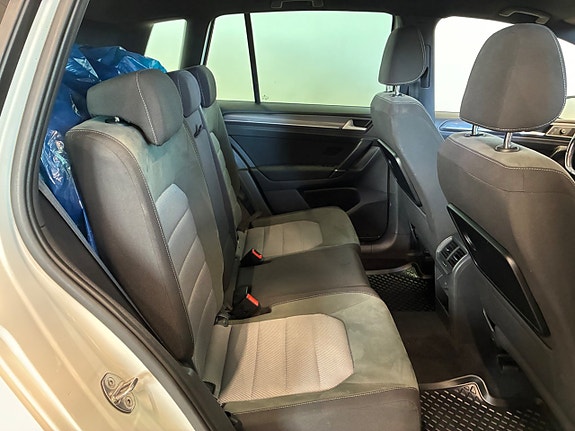 Volkswagen Golf Sportsvan 18 of 22
