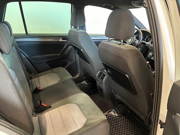 Volkswagen Golf Sportsvan 19 of 22