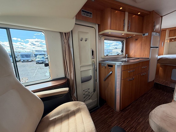 Hymer B 698 CL 158HK (Kamkedja) Queensbed & hyttsäng! Stort garage! 4 of 18