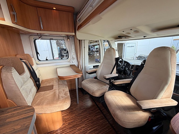 Hymer B 698 CL 158HK (Kamkedja) Queensbed & hyttsäng! Stort garage! 2 of 18