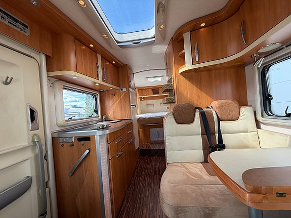 Hymer B 698 CL 158HK (Kamkedja) Queensbed & hyttsäng! Stort garage! 5 of 18