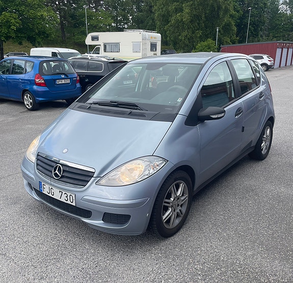 Mercedes-Benz A150 2 of 8