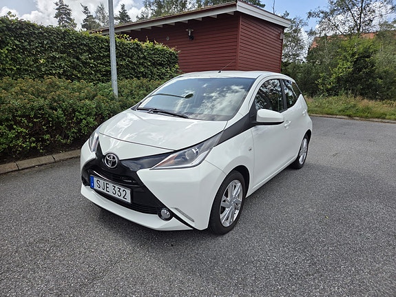 Toyota Aygo 2 of 5