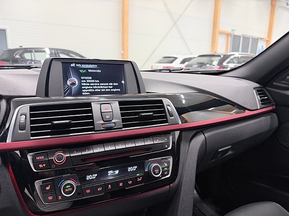 BMW 318d 15 of 19