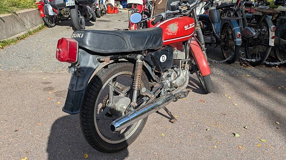Suzuki GT50 2 of 12