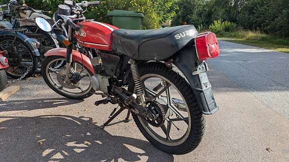 Suzuki GT50 4 of 12