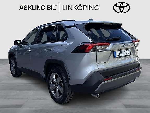Toyota RAV4 3 of 5