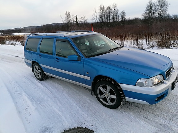 Volvo XC70 3 of 5