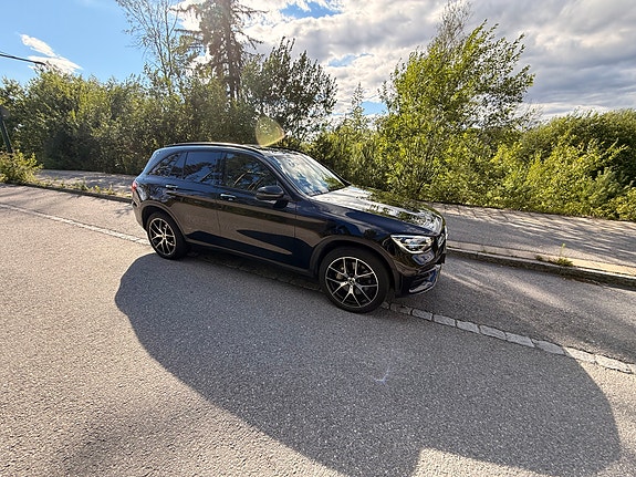 Mercedes-Benz GLC300 de 2 of 5