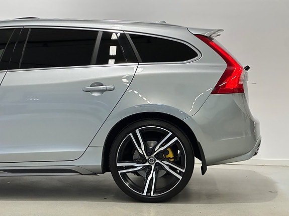 Volvo V60 2 of 5