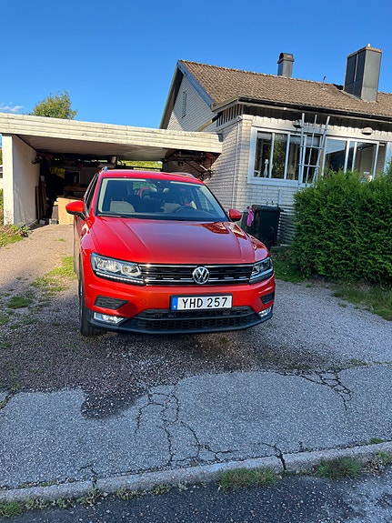 Volkswagen Tiguan 2 of 4