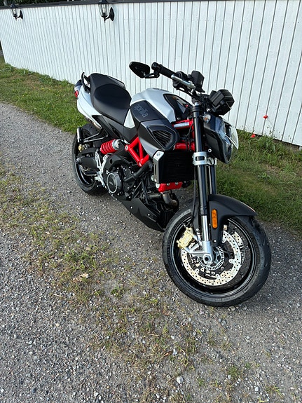 Aprilia Shiver 900 2 of 5