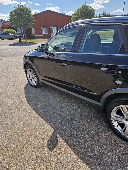 Audi Q3 2 of 5